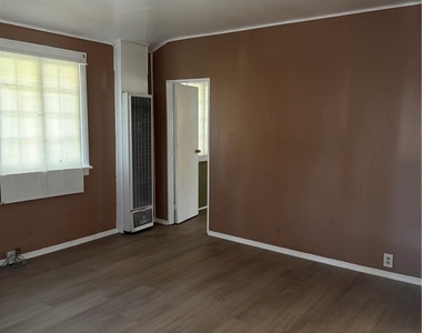 104 W 5th Street - Photo Thumbnail 3
