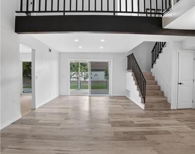 655 W Ontario Avenue - Photo Thumbnail 20