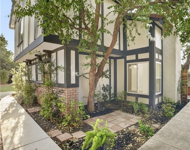 655 W Ontario Avenue - Photo Thumbnail 4