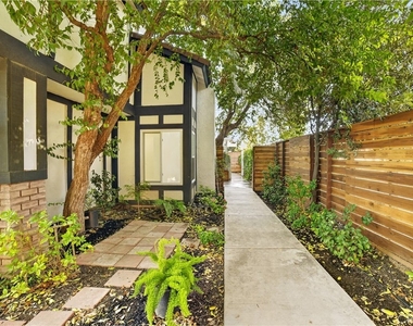 655 W Ontario Avenue - Photo Thumbnail 3