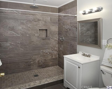 621 Price Drive - Photo Thumbnail 7