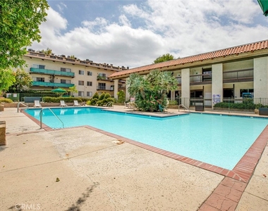 5460 White Oak Ave - Photo Thumbnail 9
