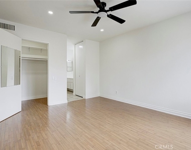 5460 White Oak Ave - Photo Thumbnail 3