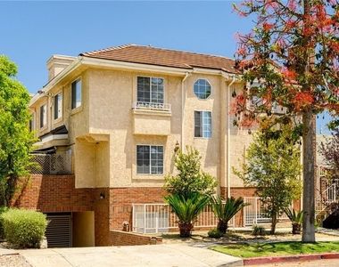 318 N Kenwood Street - Photo Thumbnail 25