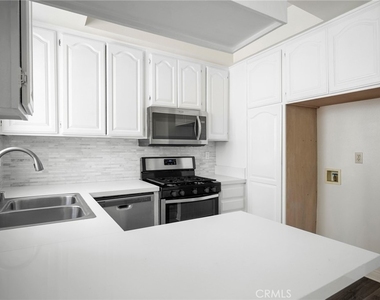 318 N Kenwood Street - Photo Thumbnail 10