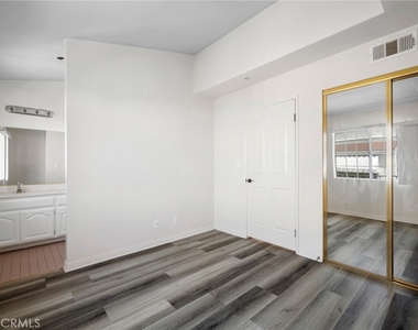 318 N Kenwood Street - Photo Thumbnail 21