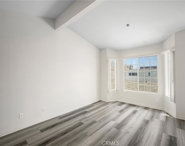 318 N Kenwood Street - Photo Thumbnail 14
