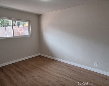 5010 Golden Avenue - Photo Thumbnail 6
