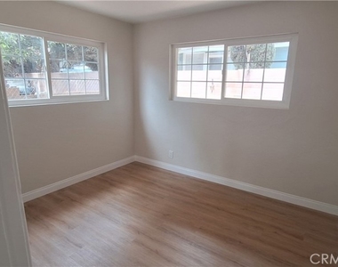 5010 Golden Avenue - Photo Thumbnail 7