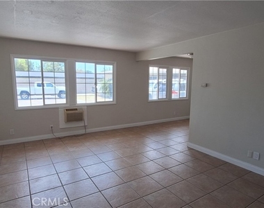 5010 Golden Avenue - Photo Thumbnail 3