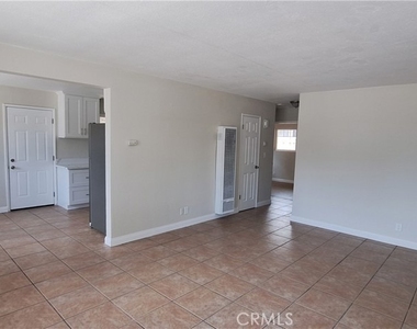 5010 Golden Avenue - Photo Thumbnail 4