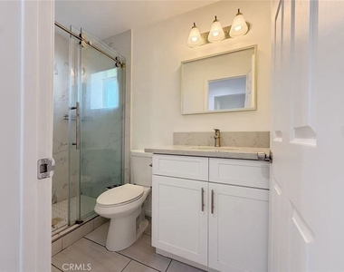 453 W Locust Street - Photo Thumbnail 7