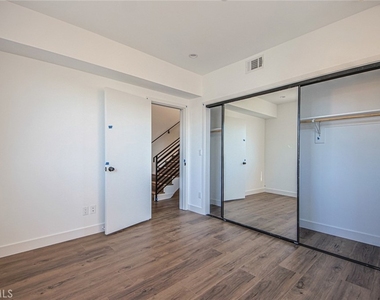 6425 Troost Avenue - Photo Thumbnail 11