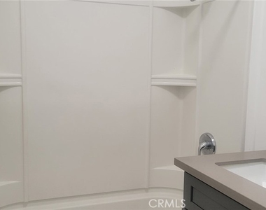 836 W 40th - Photo Thumbnail 11