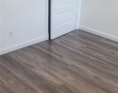 836 W 40th - Photo Thumbnail 23