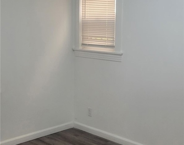 836 W 40th - Photo Thumbnail 4