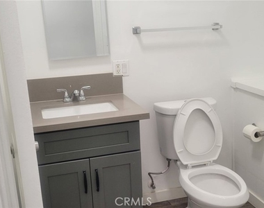 836 W 40th - Photo Thumbnail 13