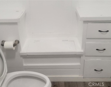 836 W 40th - Photo Thumbnail 10