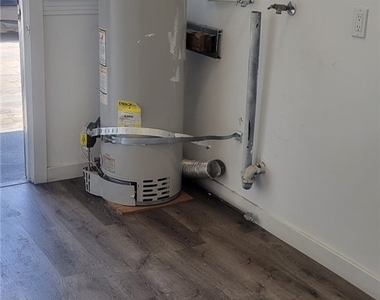 836 W 40th - Photo Thumbnail 25