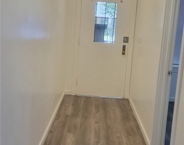 836 W 40th - Photo Thumbnail 6