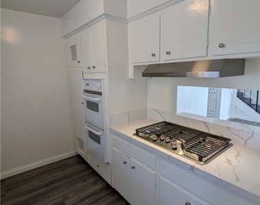 589 Fairview Avenue - Photo Thumbnail 14