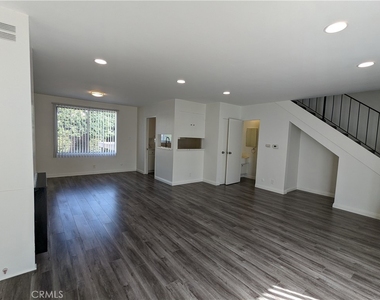 589 Fairview Avenue - Photo Thumbnail 4