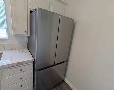 589 Fairview Avenue - Photo Thumbnail 13