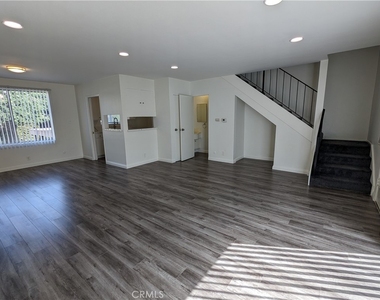 589 Fairview Avenue - Photo Thumbnail 5