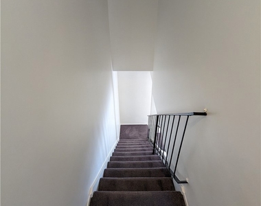 589 Fairview Avenue - Photo Thumbnail 23