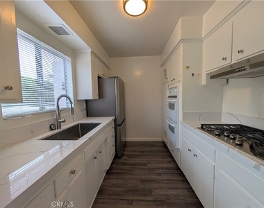589 Fairview Avenue - Photo Thumbnail 11