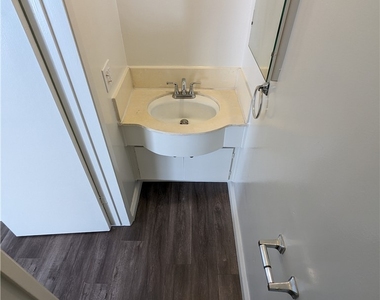 589 Fairview Avenue - Photo Thumbnail 6