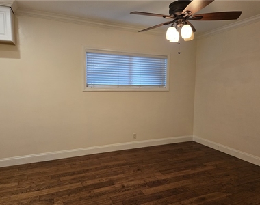 6234 Rowland Avenue - Photo Thumbnail 12