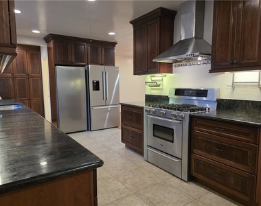 6234 Rowland Avenue - Photo Thumbnail 5