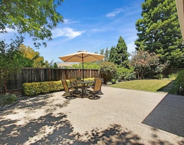 706 Endsliegh Ct - Photo Thumbnail 32