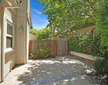 706 Endsliegh Ct - Photo Thumbnail 28