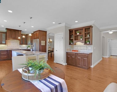 706 Endsliegh Ct - Photo Thumbnail 9