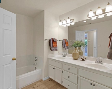 706 Endsliegh Ct - Photo Thumbnail 22