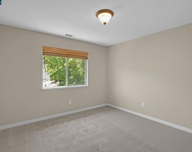 706 Endsliegh Ct - Photo Thumbnail 20