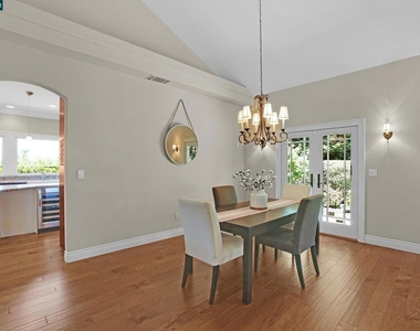 706 Endsliegh Ct - Photo Thumbnail 8