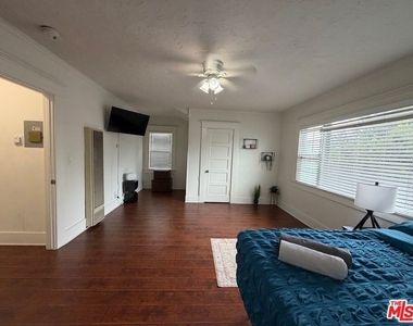 2240 Crenshaw Boulevard - Photo Thumbnail 12