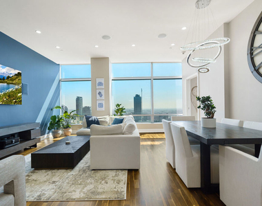 900 W Olympic Boulevard - Photo Thumbnail 2