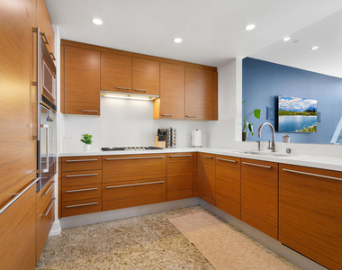 900 W Olympic Boulevard - Photo Thumbnail 4