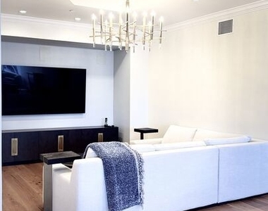 10724 Wilshire Boulevard - Photo Thumbnail 7