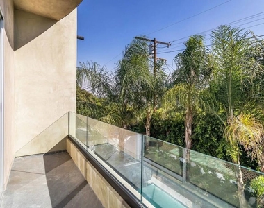 8932 Dorrington Avenue - Photo Thumbnail 20