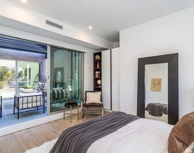 8932 Dorrington Avenue - Photo Thumbnail 24