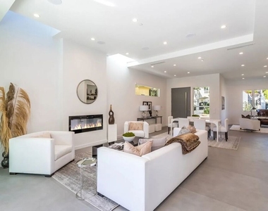 8932 Dorrington Avenue - Photo Thumbnail 3