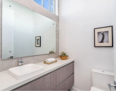 8932 Dorrington Avenue - Photo Thumbnail 26