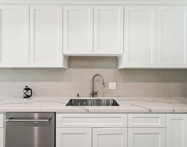 430 Maple Drive - Photo Thumbnail 10