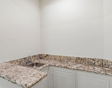 430 Maple Drive - Photo Thumbnail 3