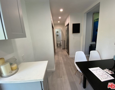 425 S Kenmore Avenue - Photo Thumbnail 6
